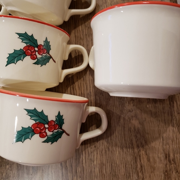 Taylor and Smith 6-Holly & berries Christmas cups. 2&1/2" tall and 3&1/2 wide - Picture 4 of 10